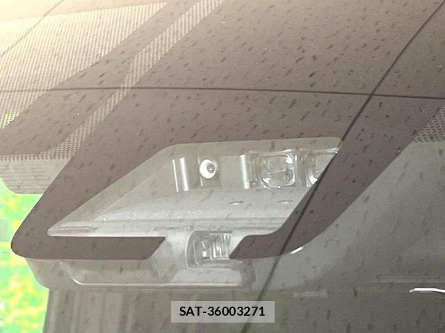 Toyota VOXY HYBRID 2017-11 6221129-5