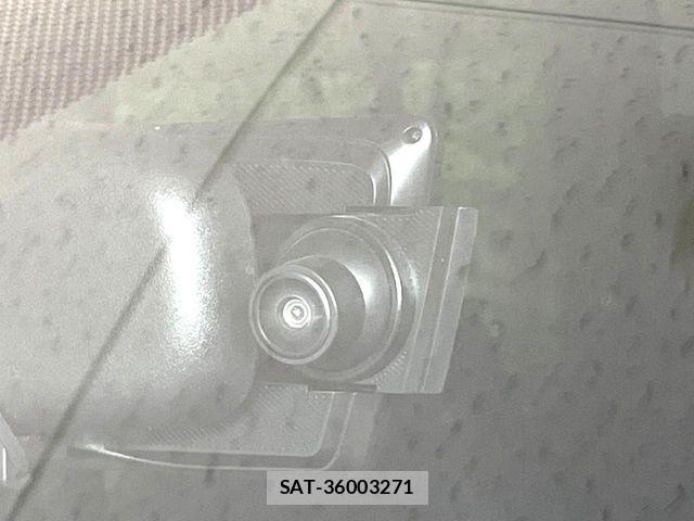 Toyota VOXY HYBRID 2017-11 6221129-6