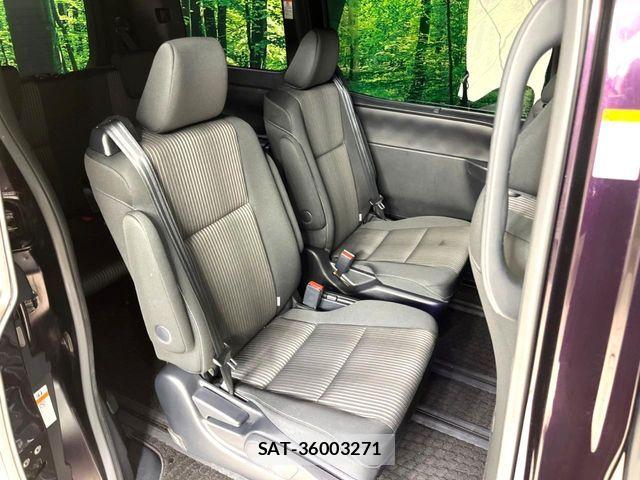 Toyota VOXY HYBRID 2017-11 6221129-8