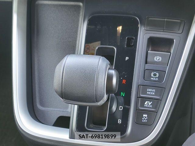 Toyota VOXY HYBRID 2023-03 6221102-13