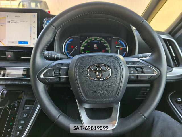 Toyota VOXY HYBRID 2023-03 6221102-1