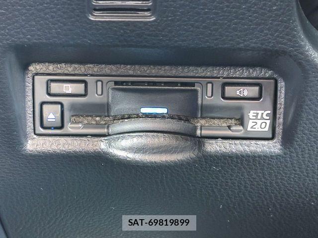 Toyota VOXY HYBRID 2023-03 6221102-21
