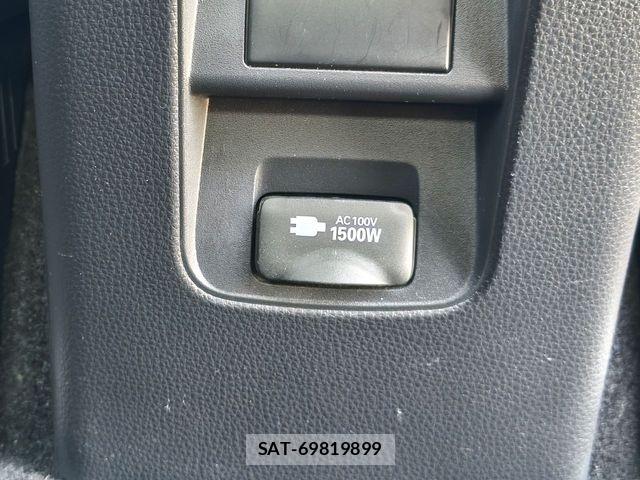 Toyota VOXY HYBRID 2023-03 6221102-23