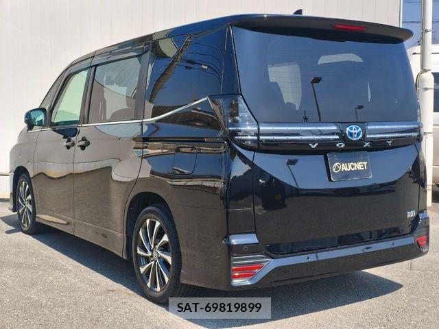 Toyota VOXY HYBRID 2023-03 6221102-2