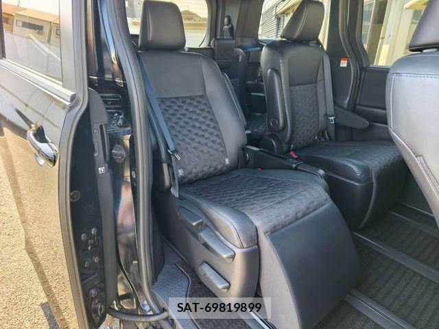 Toyota VOXY HYBRID 2023-03 6221102-4