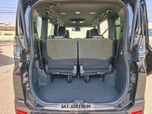 Toyota VOXY HYBRID 2023-03 6221102-6