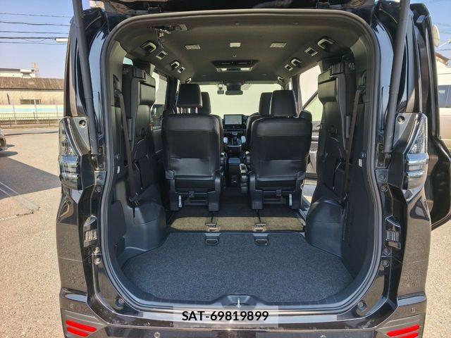 Toyota VOXY HYBRID 2023-03 6221102-7