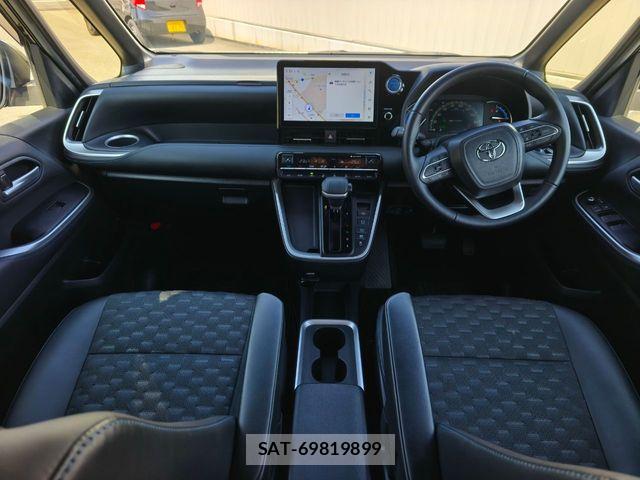 Toyota VOXY HYBRID 2023-03 6221102-8