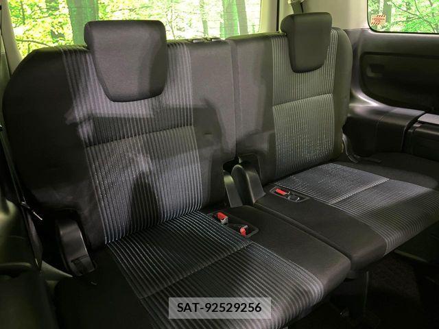 Toyota VOXY HYBRID 2017-05 6221128-9