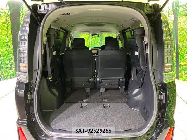 Toyota VOXY HYBRID 2017-05 6221128-10