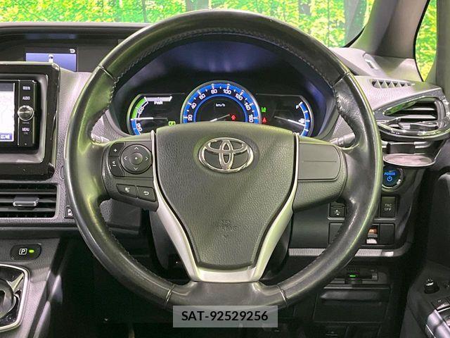 Toyota VOXY HYBRID 2017-05 6221128-11