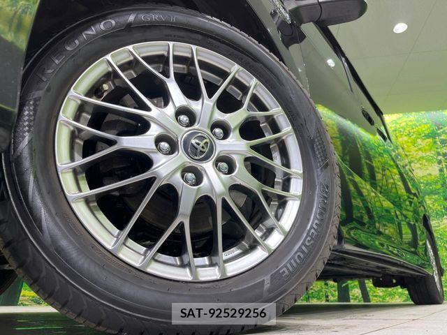 Toyota VOXY HYBRID 2017-05 6221128-13