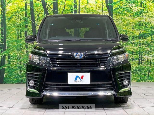 Toyota VOXY HYBRID 2017-05 6221128-14