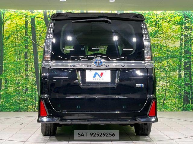 Toyota VOXY HYBRID 2017-05 6221128-15
