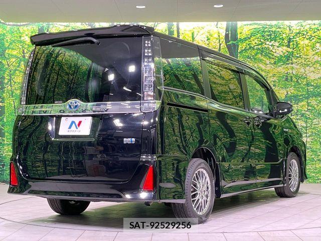 Toyota VOXY HYBRID 2017-05 6221128-16