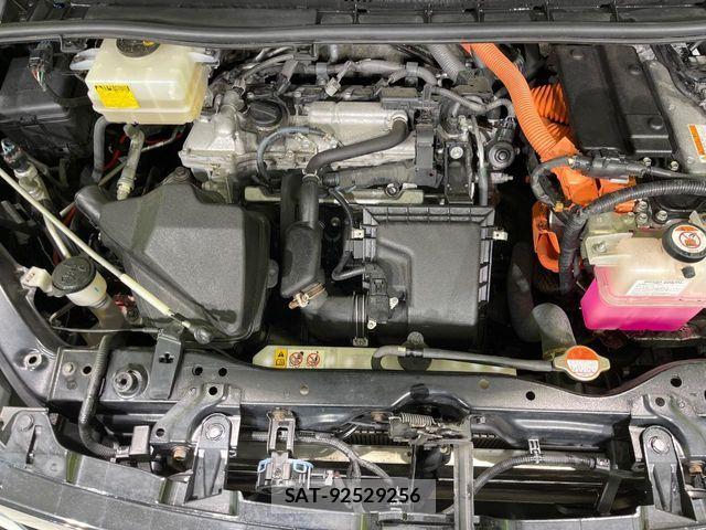 Toyota VOXY HYBRID 2017-05 6221128-17