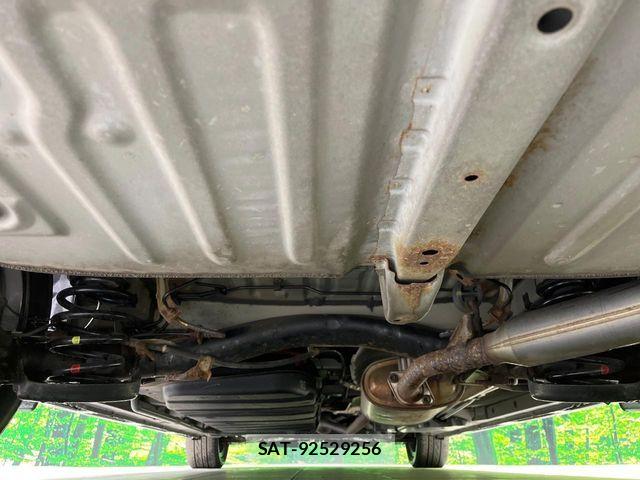 Toyota VOXY HYBRID 2017-05 6221128-18