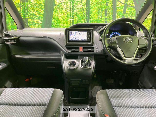 Toyota VOXY HYBRID 2017-05 6221128-1