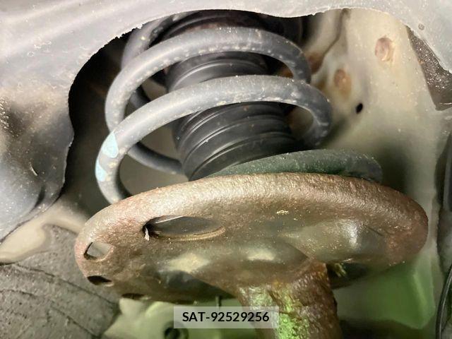 Toyota VOXY HYBRID 2017-05 6221128-19