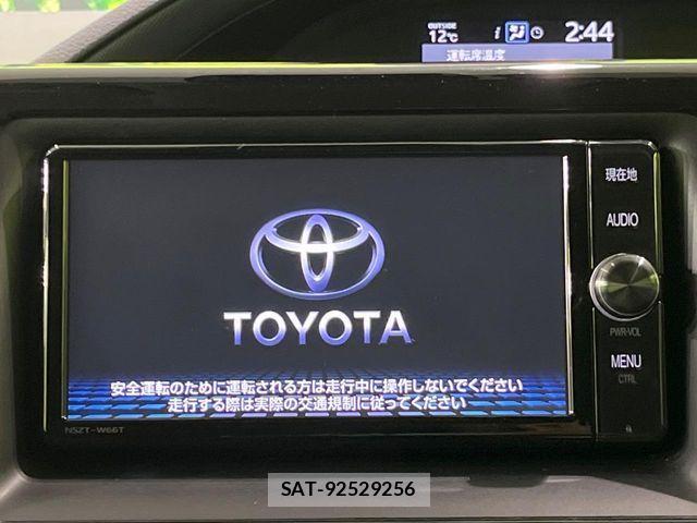 Toyota VOXY HYBRID 2017-05 6221128-3
