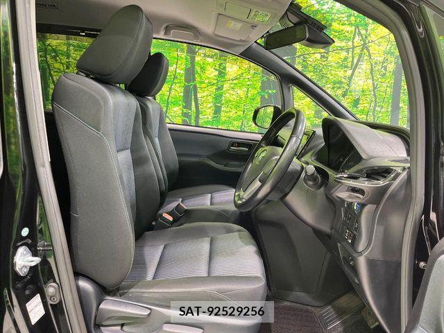 Toyota VOXY HYBRID 2017-05 6221128-7