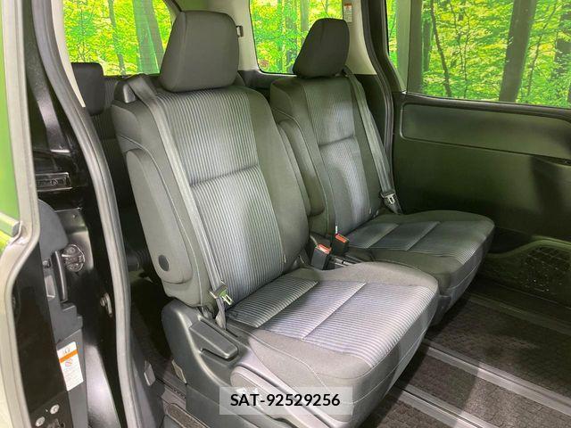 Toyota VOXY HYBRID 2017-05 6221128-8