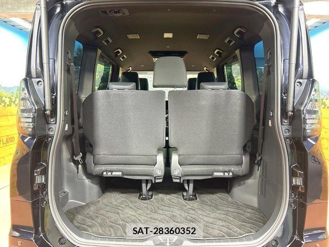 Toyota VOXY HYBRID 2024-10 6221116-10
