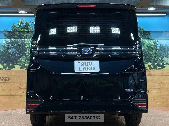 Toyota VOXY HYBRID 2024-10 6221116-15