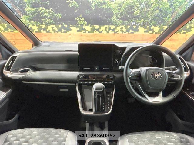 Toyota VOXY HYBRID 2024-10 6221116-1