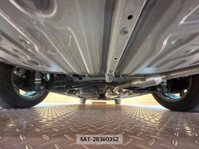 Toyota VOXY HYBRID 2024-10 6221116-19