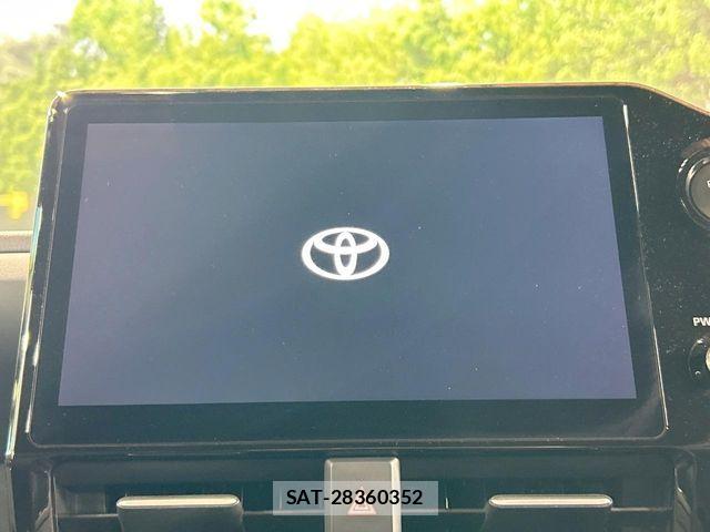 Toyota VOXY HYBRID 2024-10 6221116-3
