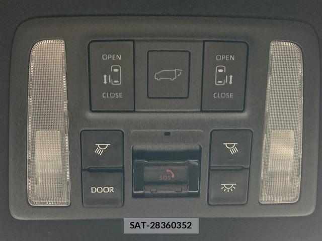 Toyota VOXY HYBRID 2024-10 6221116-6