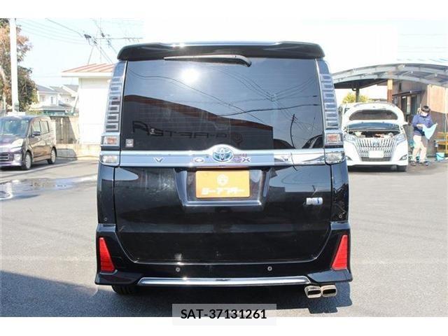Toyota VOXY HYBRID 2020-02 6221125-10