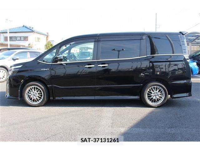 Toyota VOXY HYBRID 2020-02 6221125-12