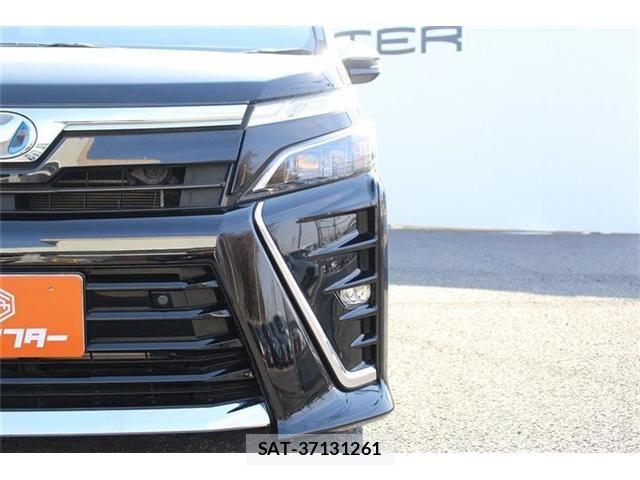 Toyota VOXY HYBRID 2020-02 6221125-14