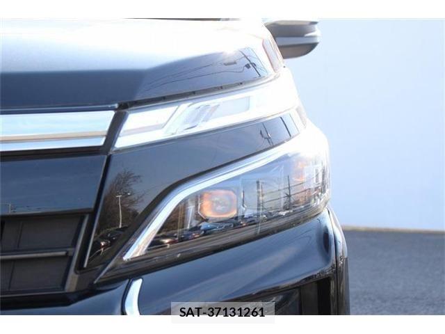 Toyota VOXY HYBRID 2020-02 6221125-15