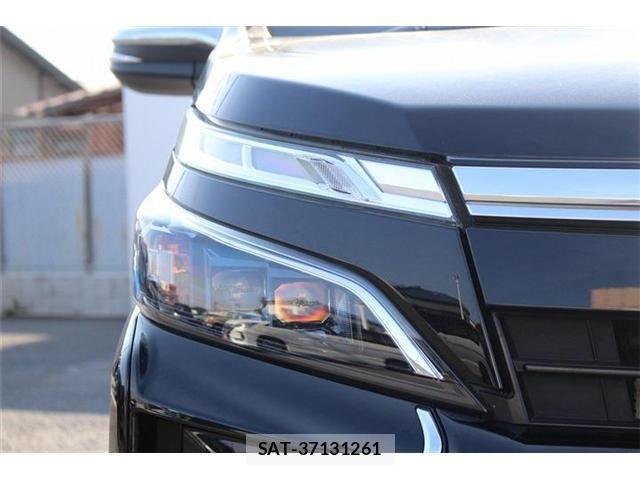 Toyota VOXY HYBRID 2020-02 6221125-17