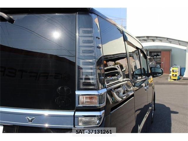 Toyota VOXY HYBRID 2020-02 6221125-18