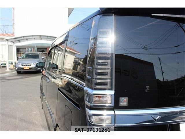 Toyota VOXY HYBRID 2020-02 6221125-19