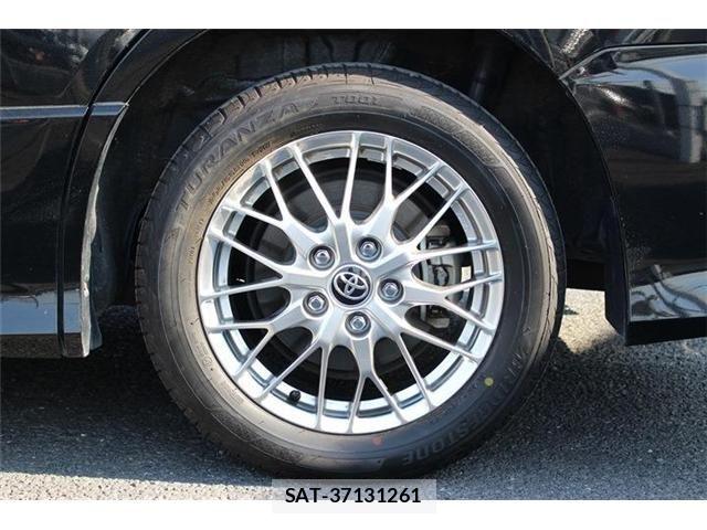 Toyota VOXY HYBRID 2020-02 6221125-24