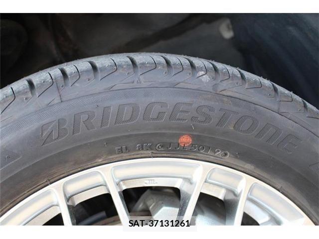 Toyota VOXY HYBRID 2020-02 6221125-26