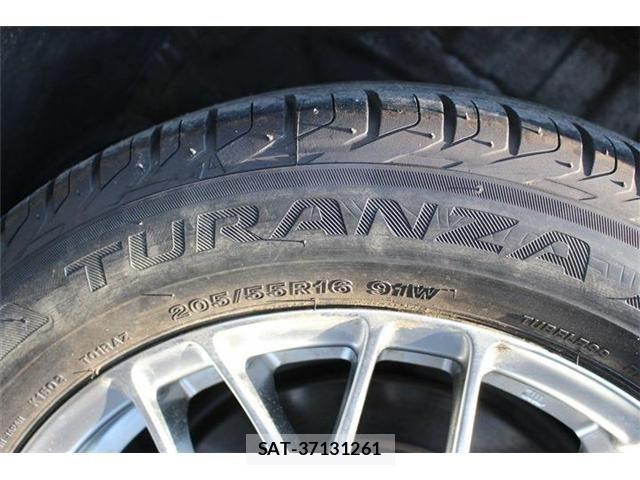 Toyota VOXY HYBRID 2020-02 6221125-27