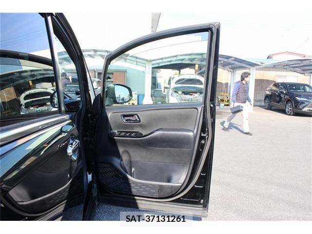 Toyota VOXY HYBRID 2020-02 6221125-29
