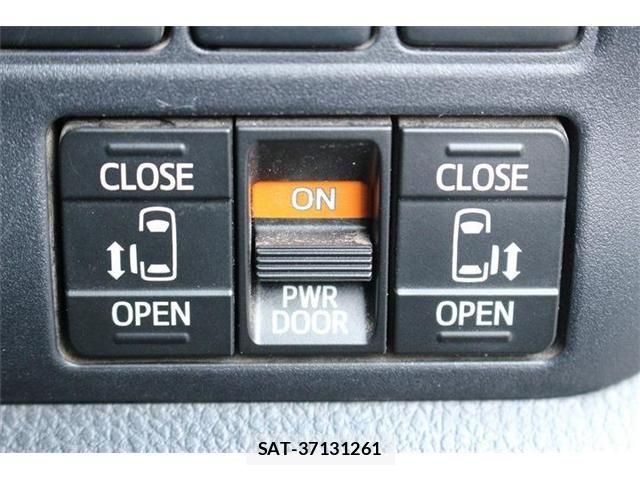 Toyota VOXY HYBRID 2020-02 6221125-3