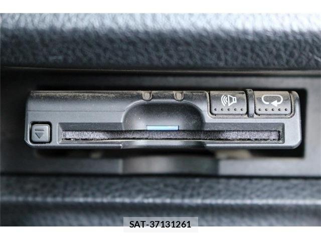 Toyota VOXY HYBRID 2020-02 6221125-5