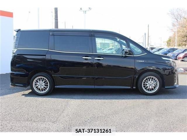 Toyota VOXY HYBRID 2020-02 6221125-8