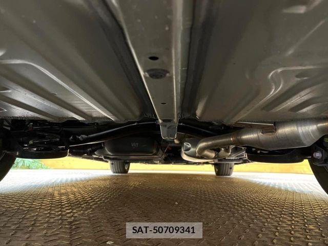 Toyota VOXY HYBRID 2024-11 6221103-18