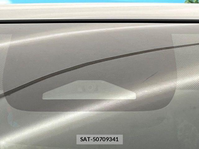 Toyota VOXY HYBRID 2024-11 6221103-4