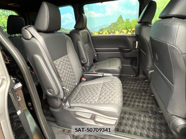 Toyota VOXY HYBRID 2024-11 6221103-7