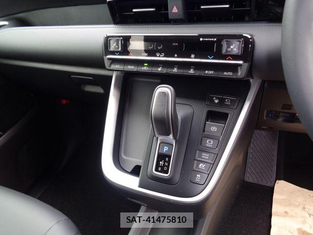 Toyota VOXY HYBRID 2026-02 6221086-18
